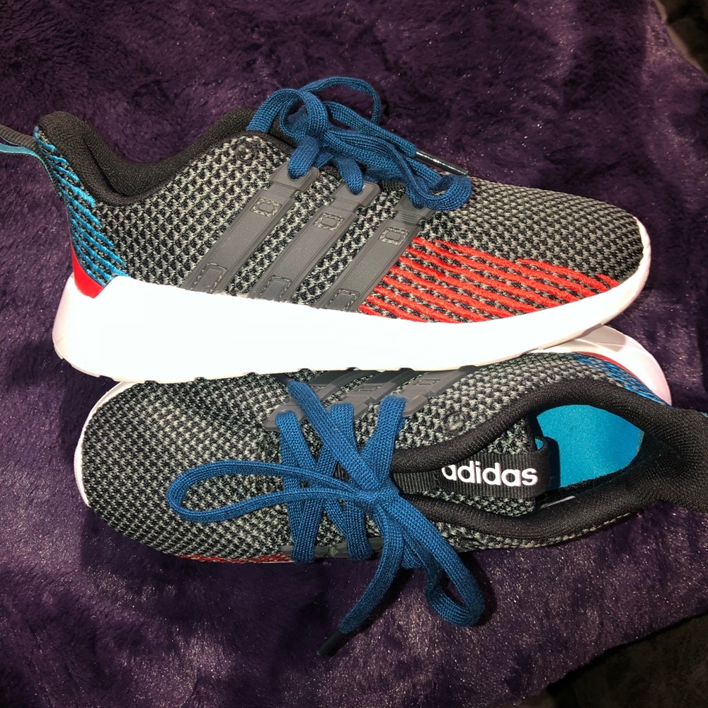 Adidas Kids' Questar Flow Sneaker Pre/Grade School